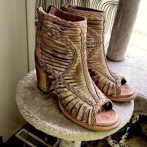 Gorgeous Freebird Heeled Sandals!